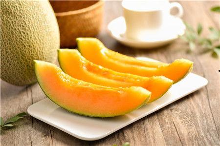 婴儿吃哈密瓜会咽到么,咽到还是吐出？揭秘宝宝饮食安全