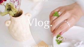 小芳在吃瓜,小芳的瓜田奇遇记